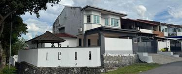 A Spacious Corner Unit Suitable as Commercial Purpose 1