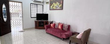 Town center single storey corner lot with big land for sale !! 1