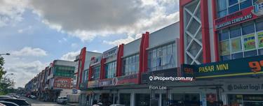 Bandar Uda Utama / Big Layout / Facing Main Road / End Lot 1