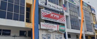 3 story shop lot for sale ( raub)  1