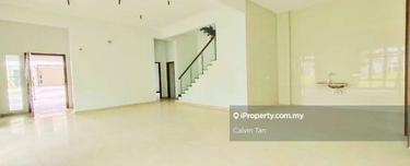 2.5 storey bungalow, below market, easy access, club house 1