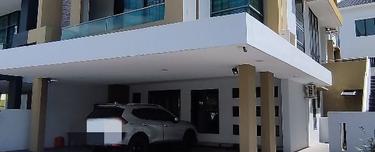 Taman Lapangan Hartamas spacious Partially Furnished Semi D 1