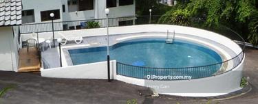 A Large corner top floor duplex unit.Below market value. 1