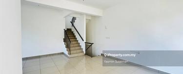 Corner Upper Unit With Side Balcony The Strata Townhouse Bandar Puteri 1