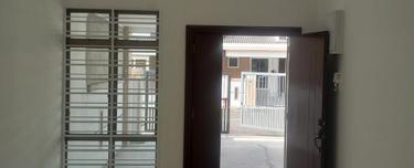 A single storey terrace house located in a new residential development 1