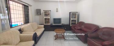 Double Storey Terrace Intermediate House For Rent! at Seng Goon 1