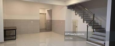 3 Storey Terrace house Cyberjaya Lakepoint Residence Unit For Rent 1