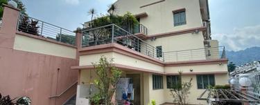 Fully renovated, extra gardening area, Corner lot, few unit can view 1
