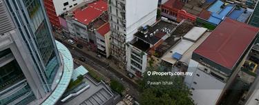 Double frontage of 4 stories with lift and escalators 1