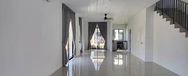 Corner unit partly furnished, Setia Eco Glades 1