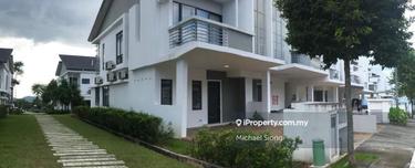 2 Storey lakeclub parkhome end lot house  1