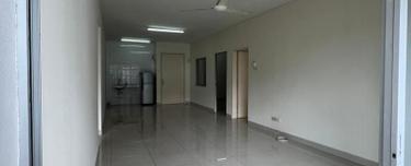 Freehold unit / 2 parking lots / Slightly Reno  1