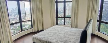 Well maintained unit & unobstructed view from the unit. 1