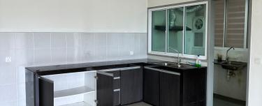 1055sf with balcony, 3 room, 2 side by side carpark 1