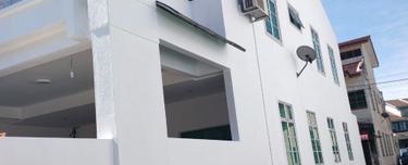 Ipoh- Bandar Cyber - Jalan Lapangan Siber - Renovated endlot House 1