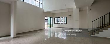 Brand New!! Super Wide 3-Storey Semi-D with Bungalow-Sized Space  1