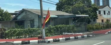 Bungalow Land Greenlane with Single Storey Wooden Cottage 1