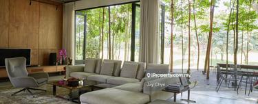 Exquisite Golf-Course-Facing Bungalow in Tropicana 1