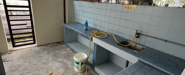 Newly refurbished terrace house located at Section 17 to let 1