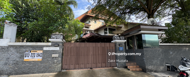 Immaculate 2.5 storey Bungalow 1