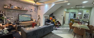 Freehold 2 Storey with renovated 5 min to highway 1