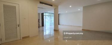 Private Lift Lobby. Freehold.  1