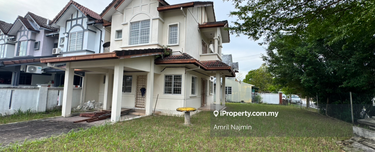 Spacious corner lot house freehold  1