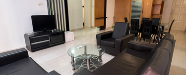 Well renovated with furnished, corner unit, low floor 1