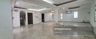 Abundant parking space. Serene Quiet Surrounding. Freehold. 1