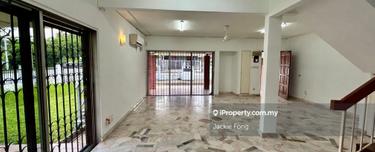 Corner terrace with spacious land for sale 1
