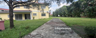 Bungalow with spacious garden and land, can accommodate up to 15 cars 1