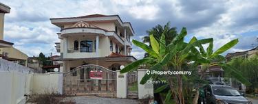 2.5 storey Huge Bungalow Corner 3 Entrances 1