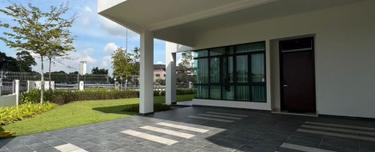 2.5 storey Superlink corner next to Bandar puteri puchong 1