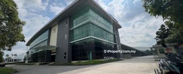 Bukit Jelutong warehouse for sale with 30 loading bay and racking 1