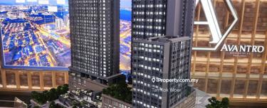 Freehold,Walking Distance to Commercial Retails & LRT 1