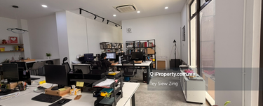 Shop-office for rent with lift 1