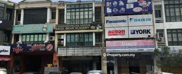 USJ 9, Subang Jaya's End Lot Shoplot For Rent 1