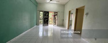 Middle floor, peaceful view. door step to grocery  1