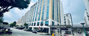 Easy access, Short walk to LRT 3 1