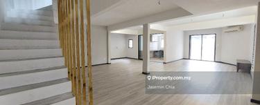 Corner Renovated 3sty House Freehold  1