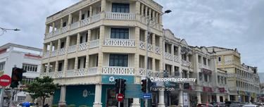 High-Profile Storefront, Anchored by a Reputable, Rock-Solid Cash Flow 1