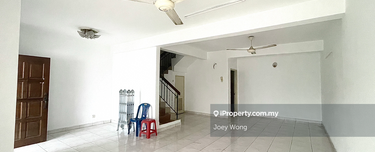 Clean and Well Maintained 2.5 Storey Terrace House at Bu11 1