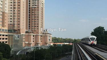 Freehold 3min walk to lrt below shopping mall good roi good buy  1