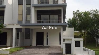 3 Storey Semi-D house for Sale 1