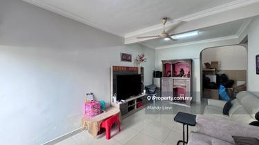 1.5 storey freehold, kitchen extended , renovated welcome viewing 1