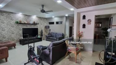Renovated 2.5storey house at Laman Rimbunan for sale. Gated guarded 1