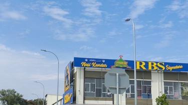 2 Strategic Entryways To Shoplot & 2 Petrol Stations 1