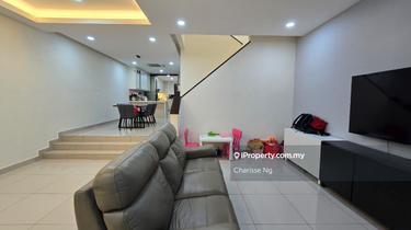 Super Nice Move In House with Renovated & Kitchen Extended  1