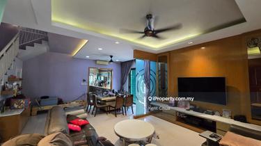 Limited 2.5sty endlot with extra land for sale! 1