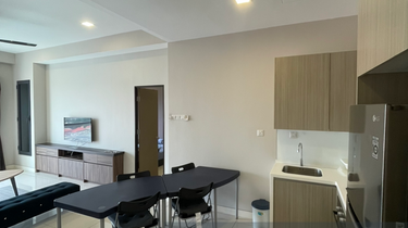 Walking distance to lrt and mall 1